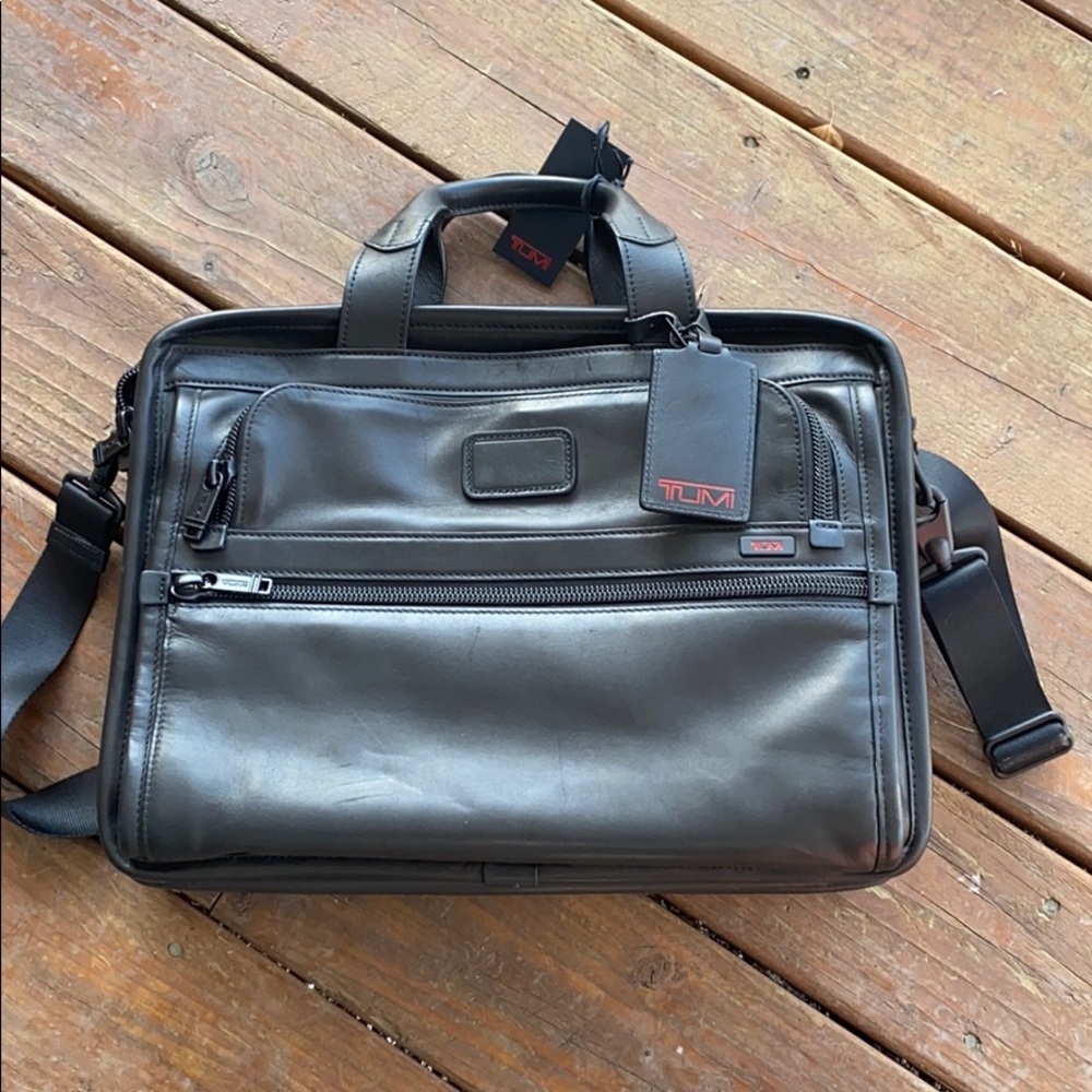Tumi Essential Leather Tote NWT